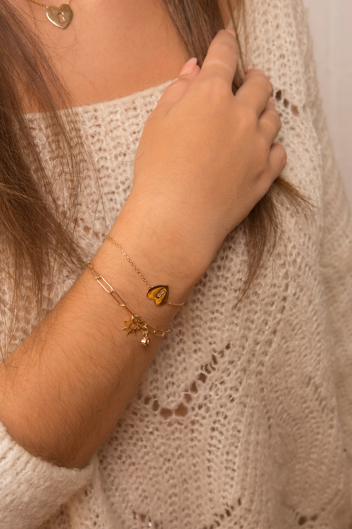 bracelet en plaqué or avec charms cadenas