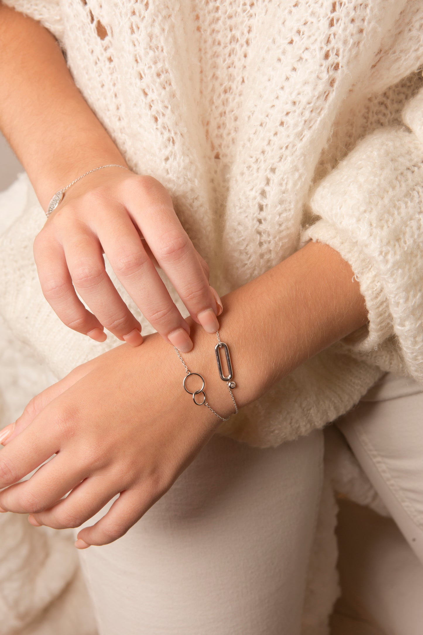 Bracelet en argent avec 2 cercles entrelacés