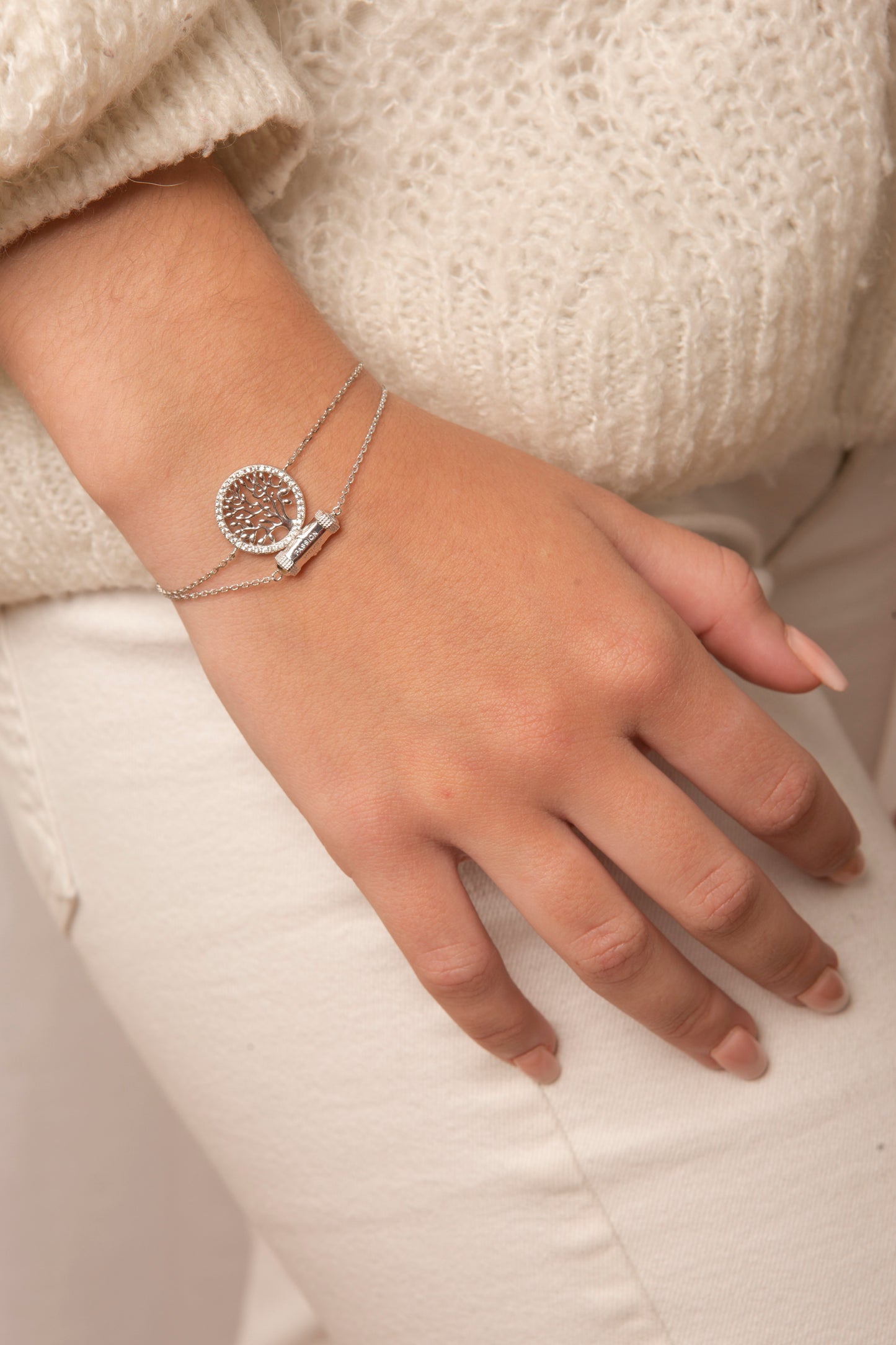 bracelet en argent avec cylindre gravé