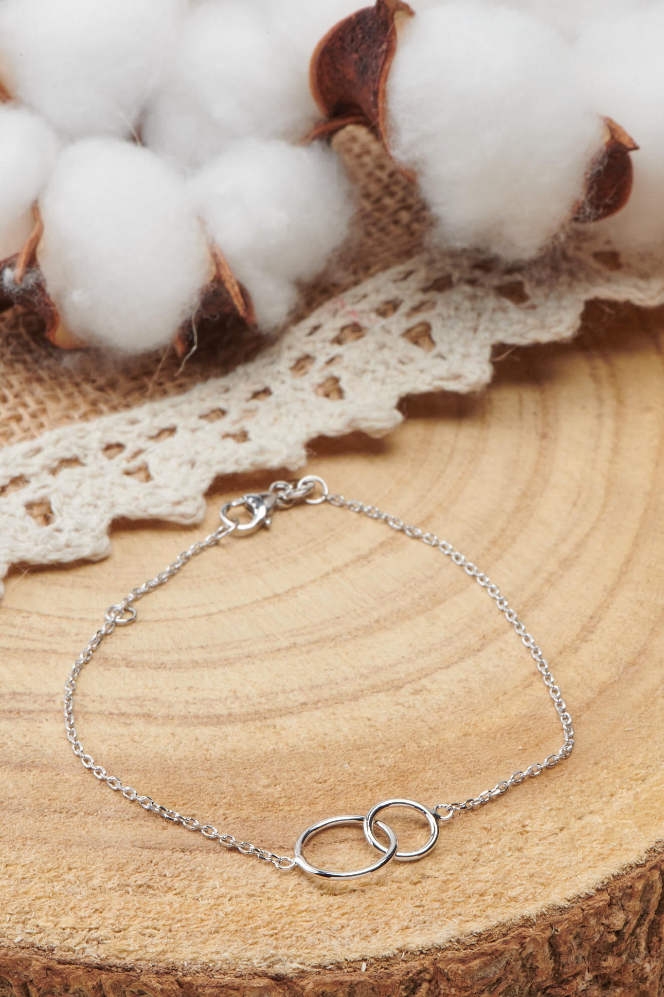 Bracelet en argent avec 2 cercles entrelacés