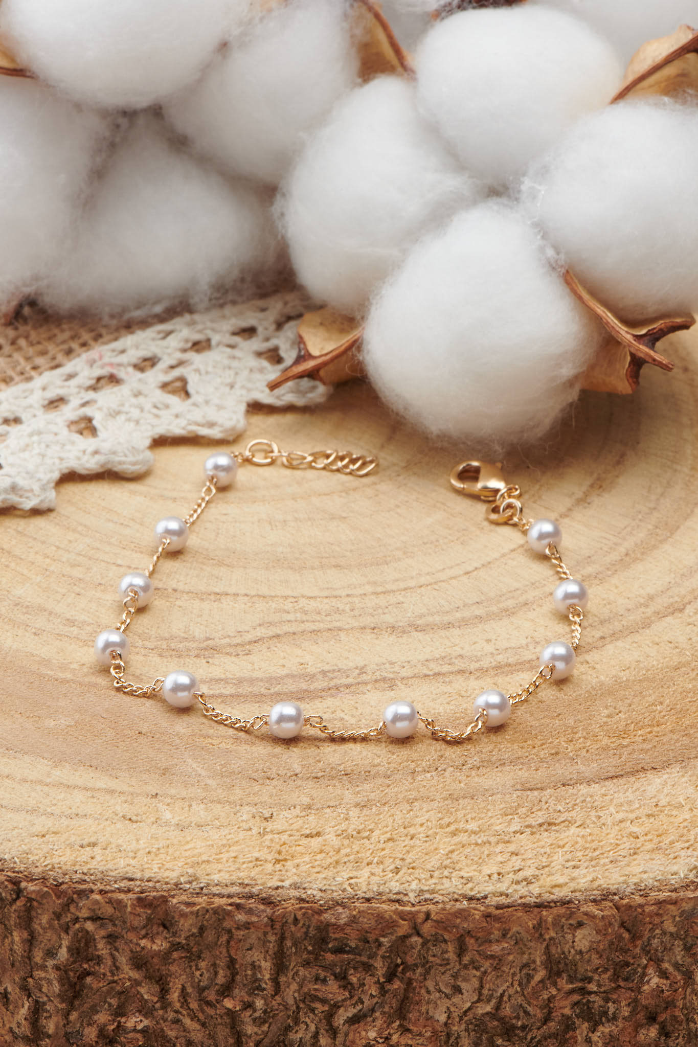 bracelet plaqué or orné de perles