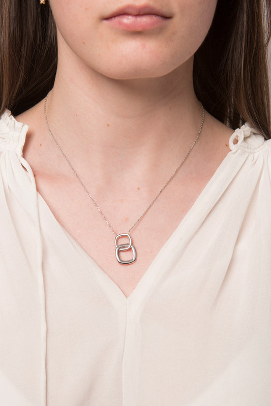collier en argent avec anneaux carrés