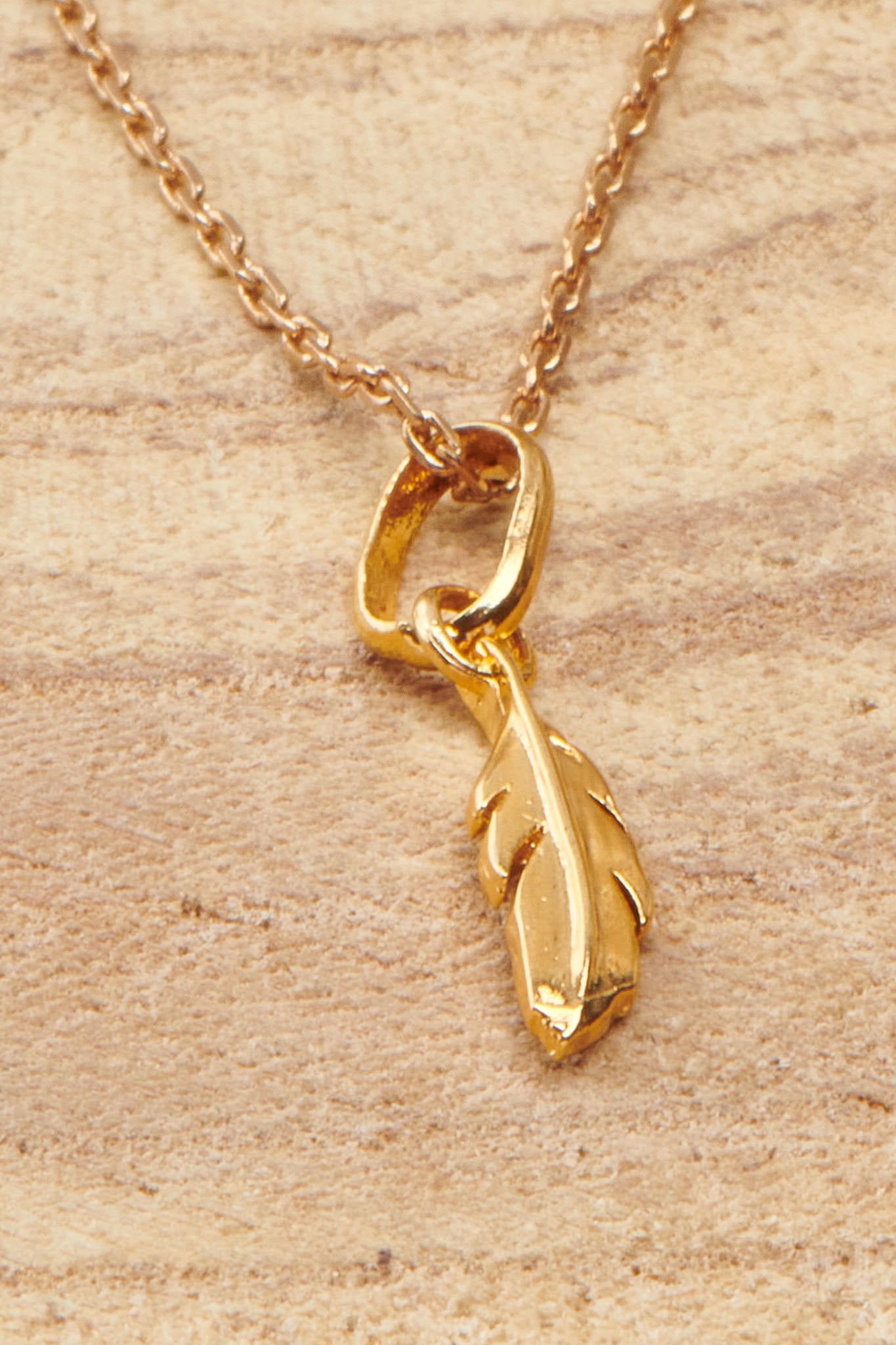 collier pendentif plume
