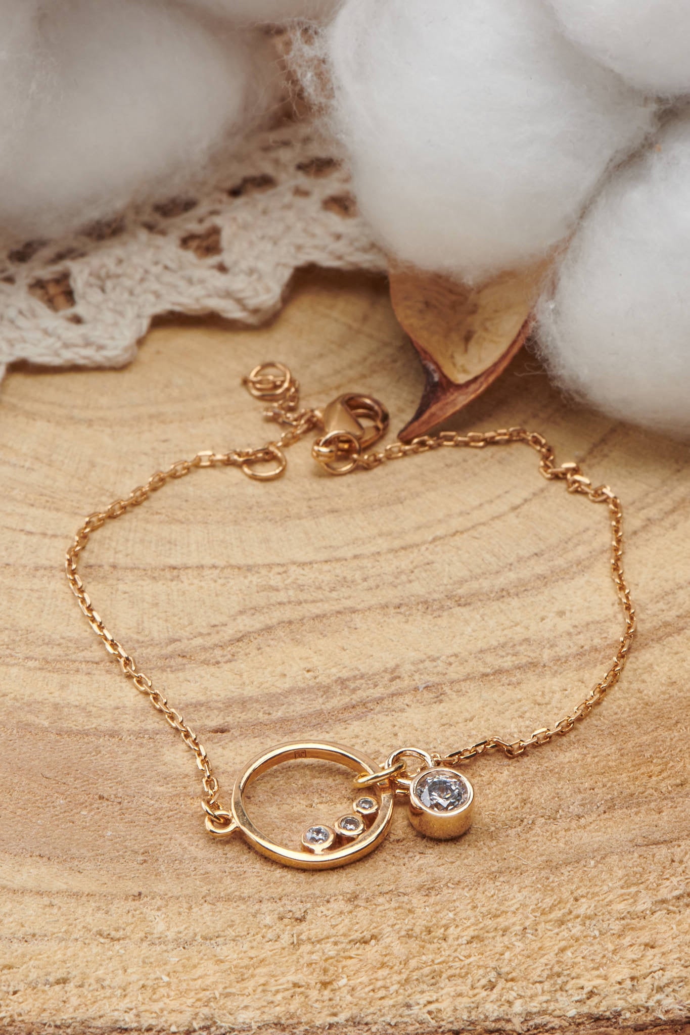 Bracelet en plaqué or 18 carats avec cercle ajouré