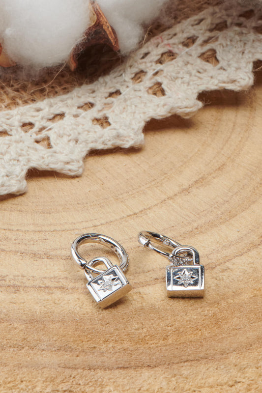 créoles en argent avec cadenas