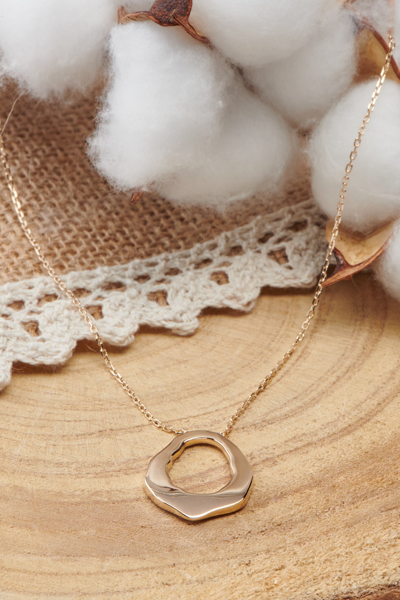 collier plaqué or motif oval